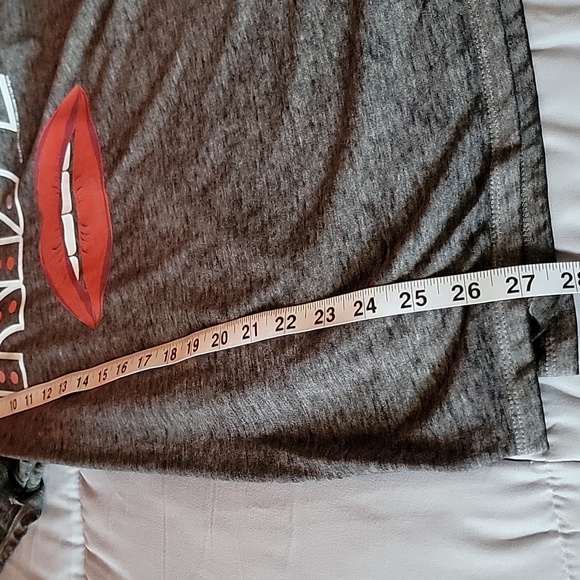 Rock and Republic key hole neckline Kiss top gray silver red size XL - Picture 6 of 8